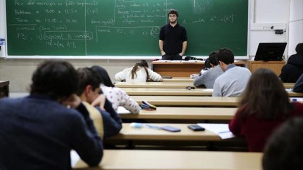Cuánto cuesta estudiar un magíster en la Pontificia Universidad Católica de Chile y qué incluye el arancel