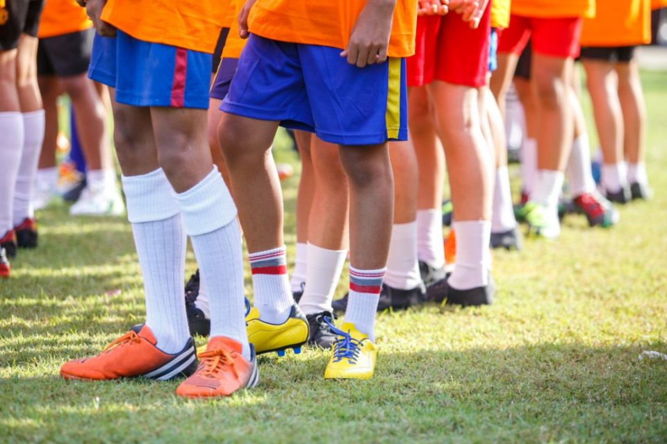 Nuevas tecnologías en zapatos de fútbol: materiales más ligeros y mayor tracción